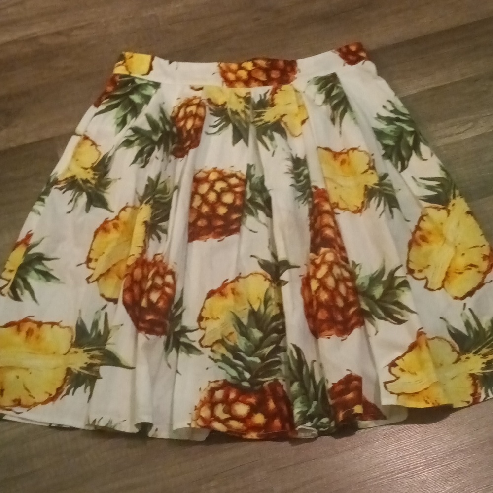 Casual Pleated Knee Length Skirt Pineapple Prints Size M Unbranded White/Yellow